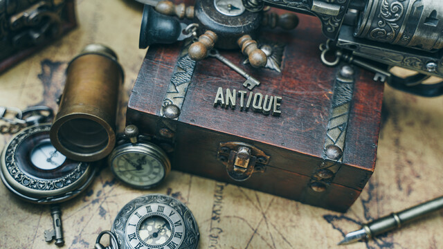 Buying and Selling Antiques and Collectibles